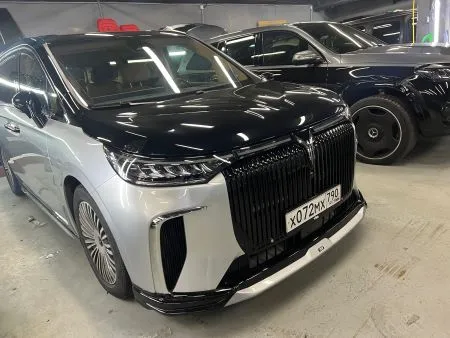 Оклейка крыши и капота автомобиля винилом